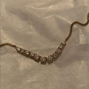 NWT Gold tone, elegant necklace, 11 clear crystals